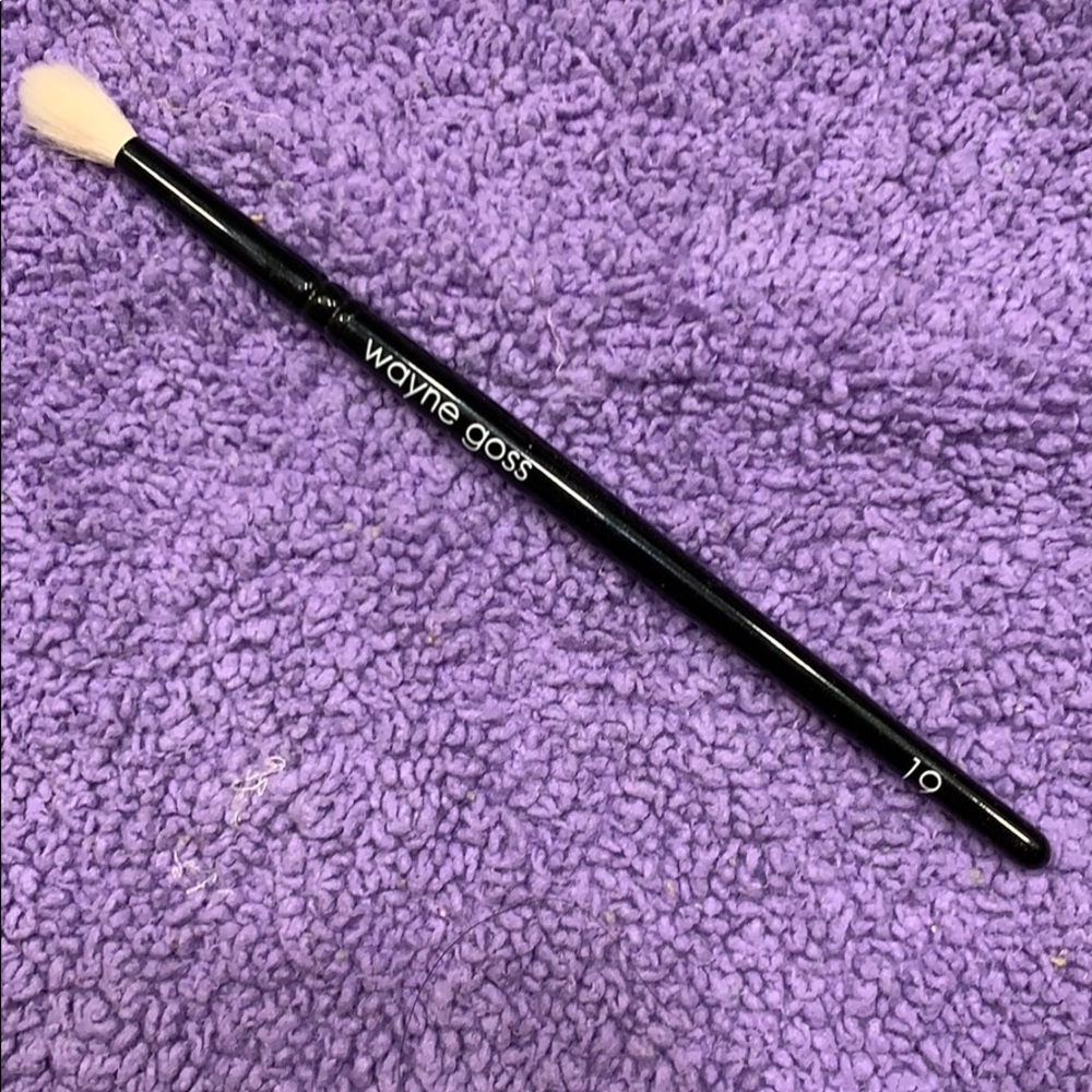 Wayne Goss #19 Eye Shadow Precision Blending brush